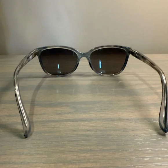 Maui Jim Honi Grey Tortoise Stripe Polarized Sunglasses - Picture 7 of 9